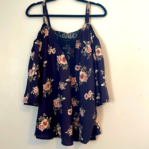 Gorgeous Deep V-Front Floral Top - Picture 1 of 6